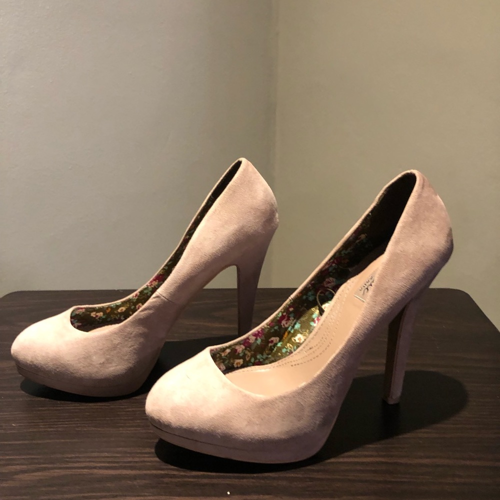Taupe suede Zara pumps